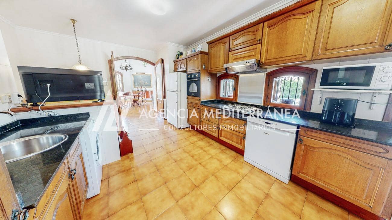 4 bedroom Villa for sale in La Canada with pool garage - € 699,000 (Ref: 9310964)