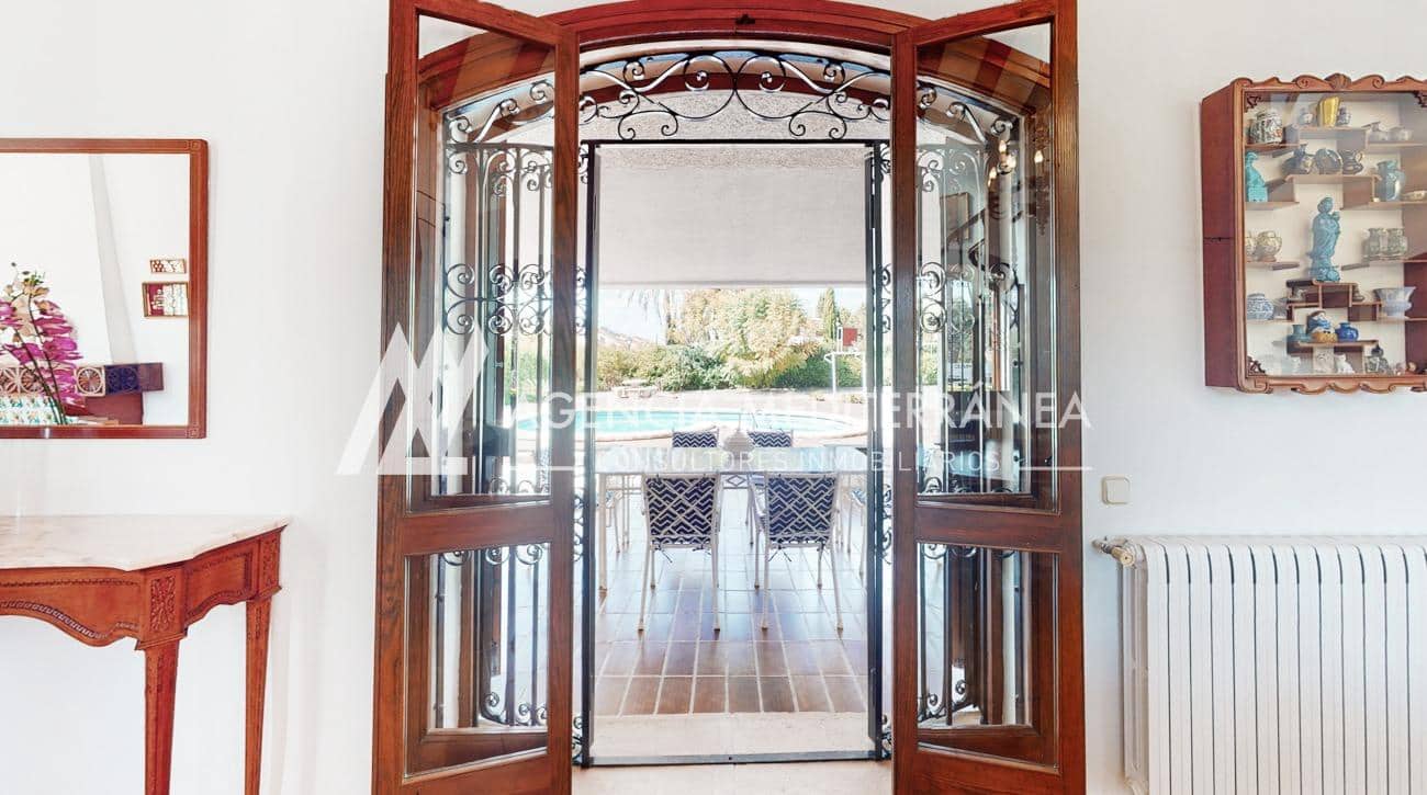 4 bedroom Villa for sale in La Canada with pool garage - € 699,000 (Ref: 9310964)