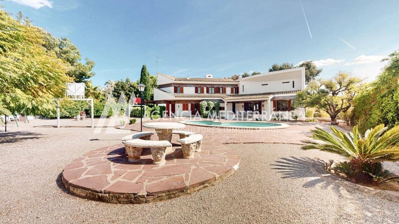 4 bedroom Villa for sale in La Canada with pool garage - € 699,000 (Ref: 9310964)