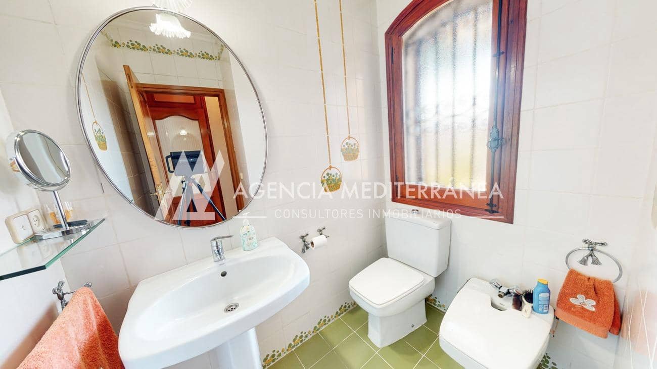 4 bedroom Villa for sale in La Canada with pool garage - € 699,000 (Ref: 9310964)