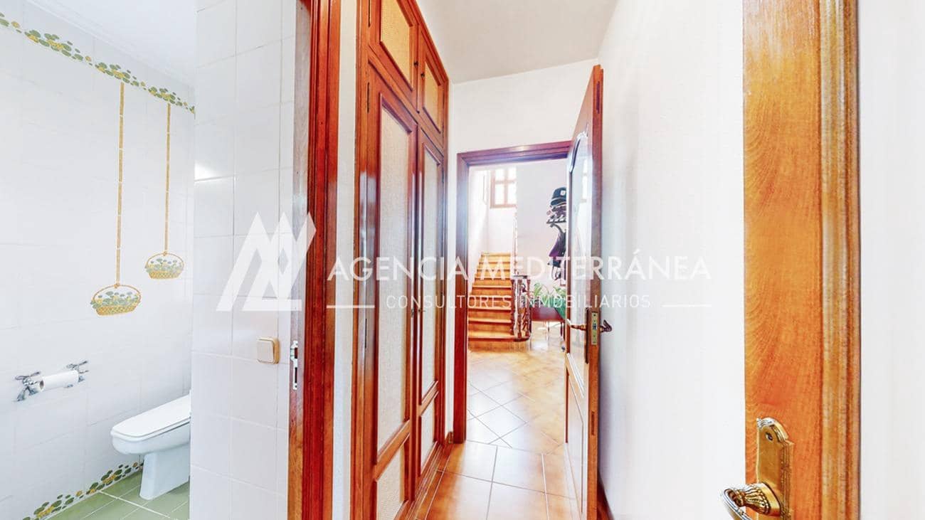 4 bedroom Villa for sale in La Canada with pool garage - € 699,000 (Ref: 9310964)