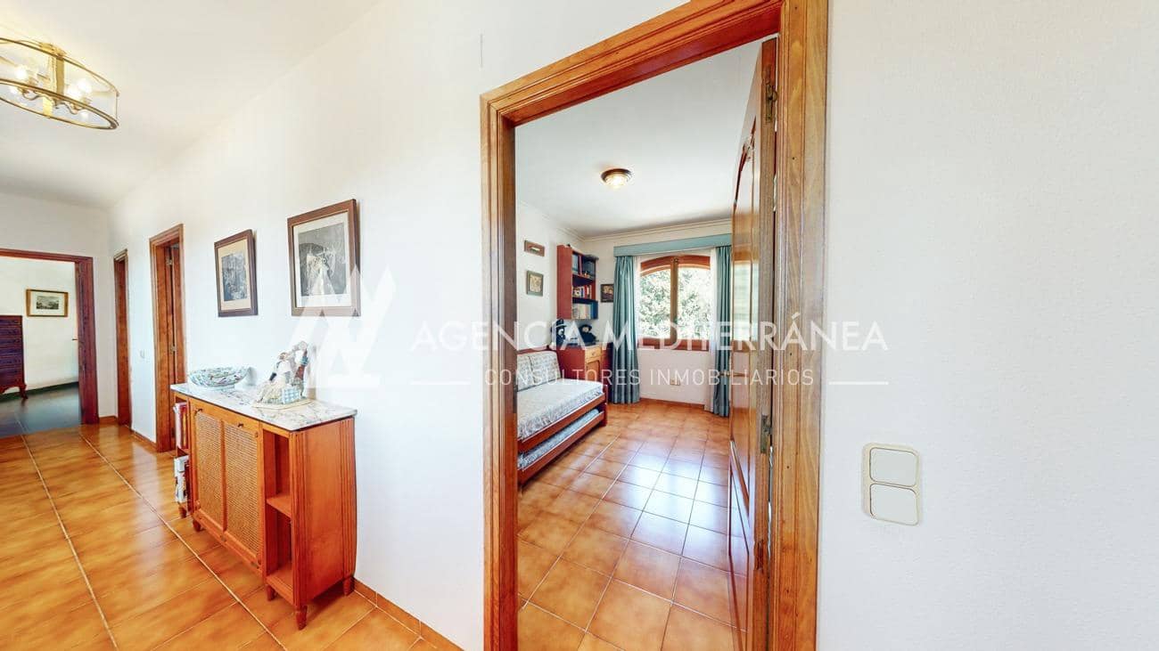 4 bedroom Villa for sale in La Canada with pool garage - € 699,000 (Ref: 9310964)