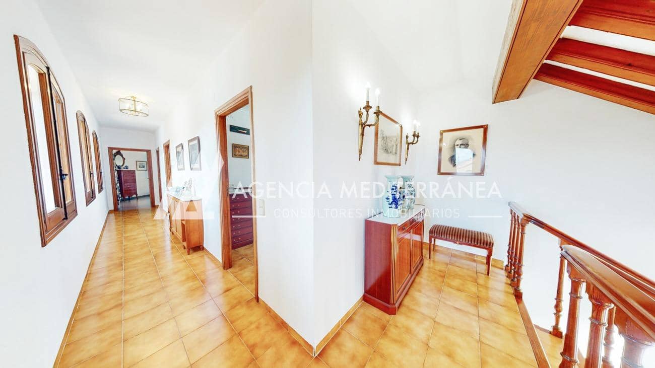 4 bedroom Villa for sale in La Canada with pool garage - € 699,000 (Ref: 9310964)