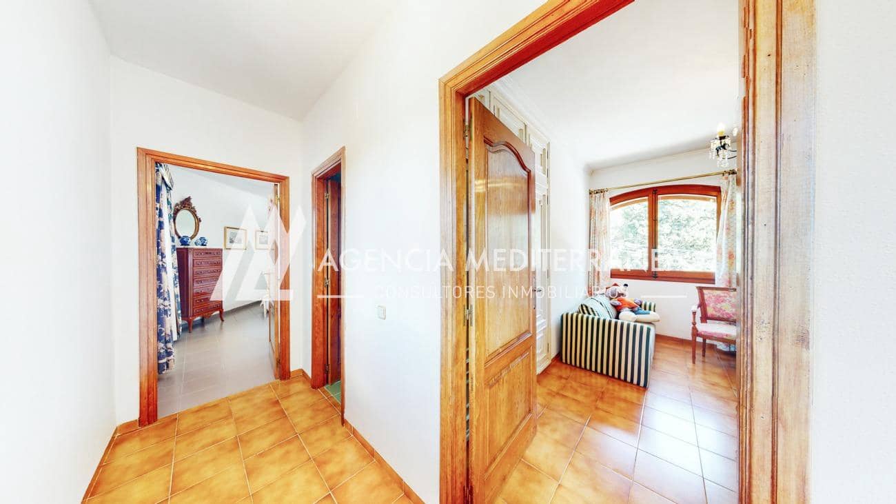 4 bedroom Villa for sale in La Canada with pool garage - € 699,000 (Ref: 9310964)