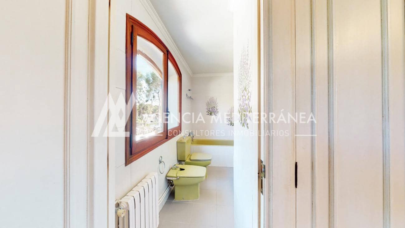 4 bedroom Villa for sale in La Canada with pool garage - € 699,000 (Ref: 9310964)