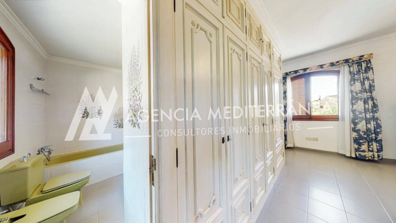 4 bedroom Villa for sale in La Canada with pool garage - € 699,000 (Ref: 9310964)