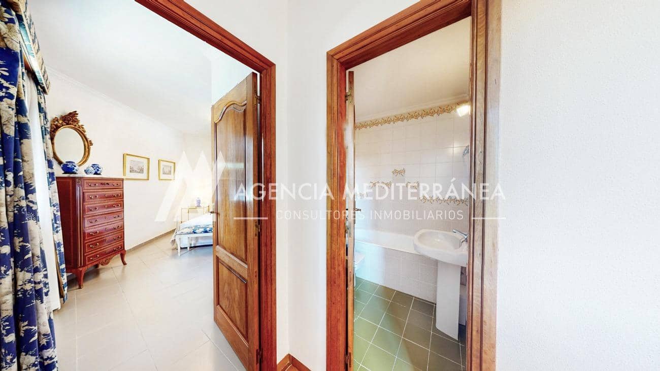 4 bedroom Villa for sale in La Canada with pool garage - € 699,000 (Ref: 9310964)