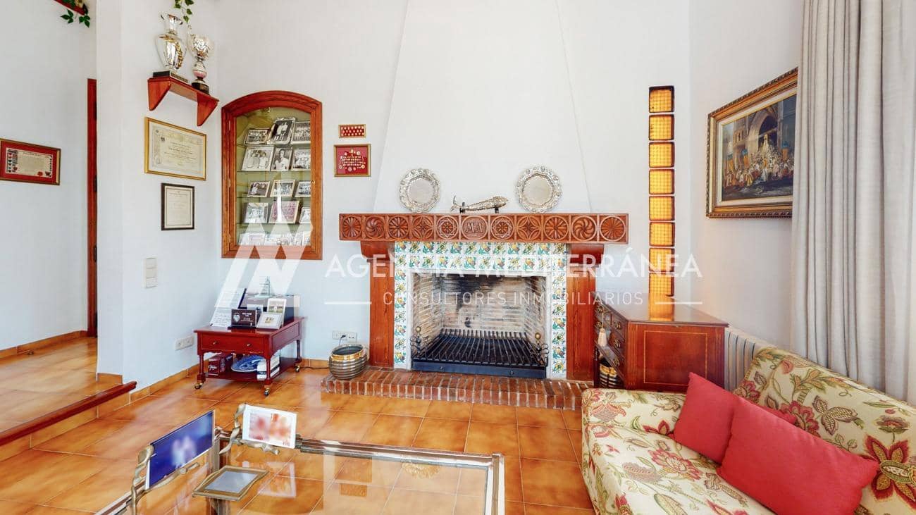 4 bedroom Villa for sale in La Canada with pool garage - € 699,000 (Ref: 9310964)