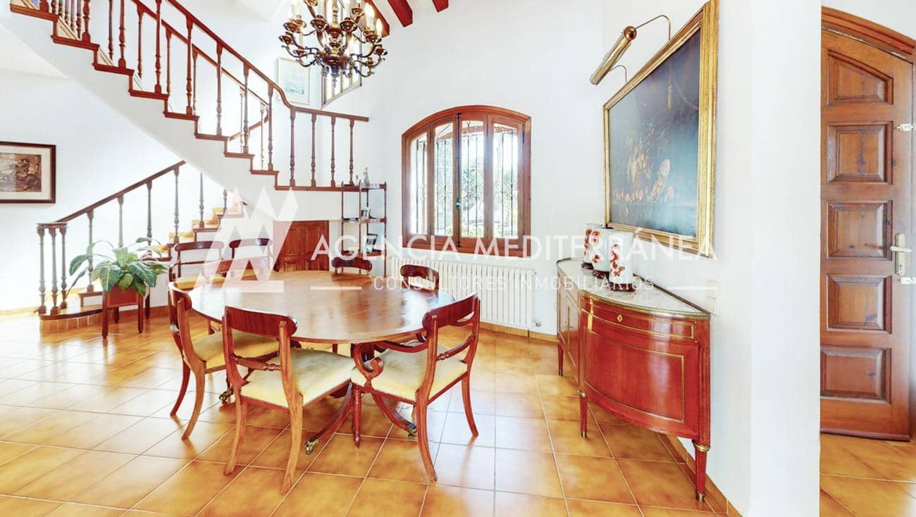 4 bedroom Villa for sale in La Canada with pool garage - € 699,000 (Ref: 9310964)