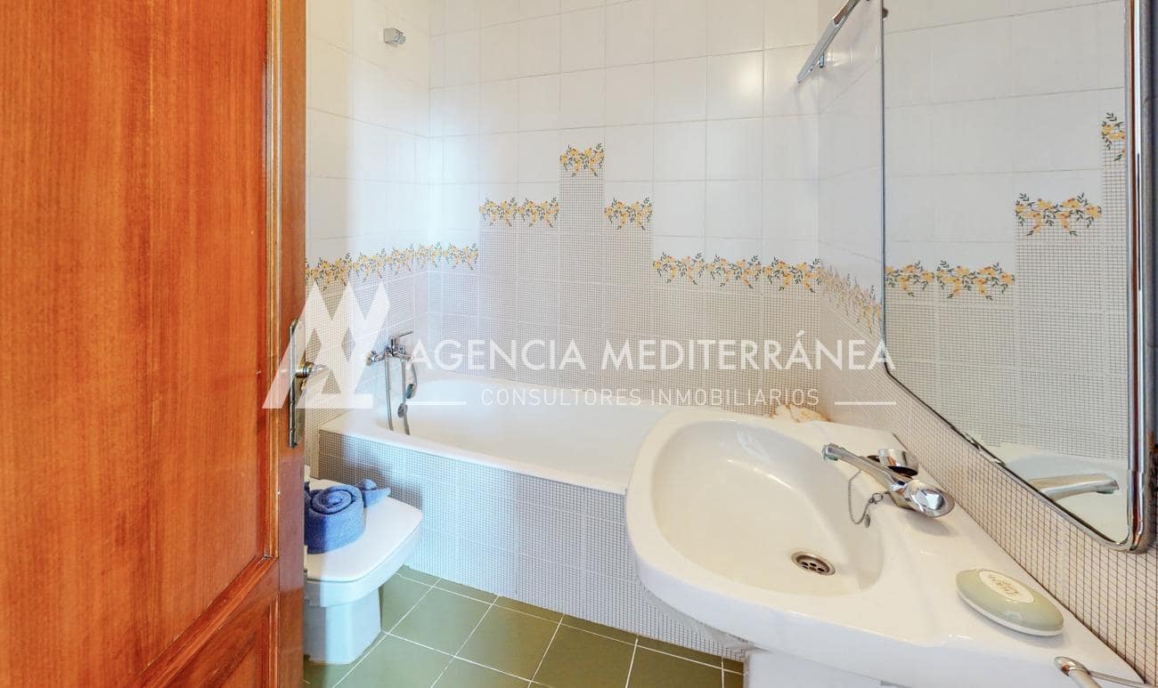 4 bedroom Villa for sale in La Canada with pool garage - € 699,000 (Ref: 9310964)