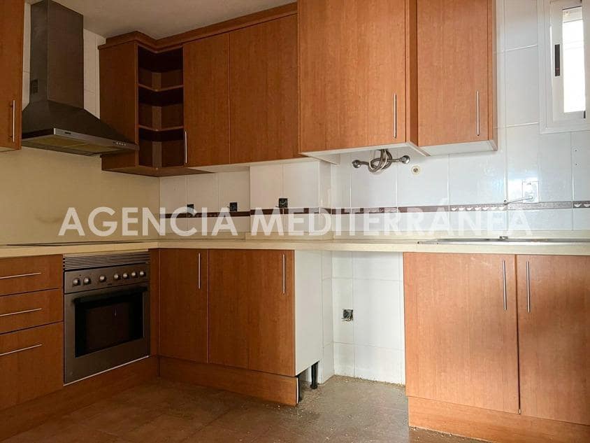 2 slaapkamer Rijtjeshuis te koop in Chiva met zwembad garage - € 190.000 (Ref: 9335042)