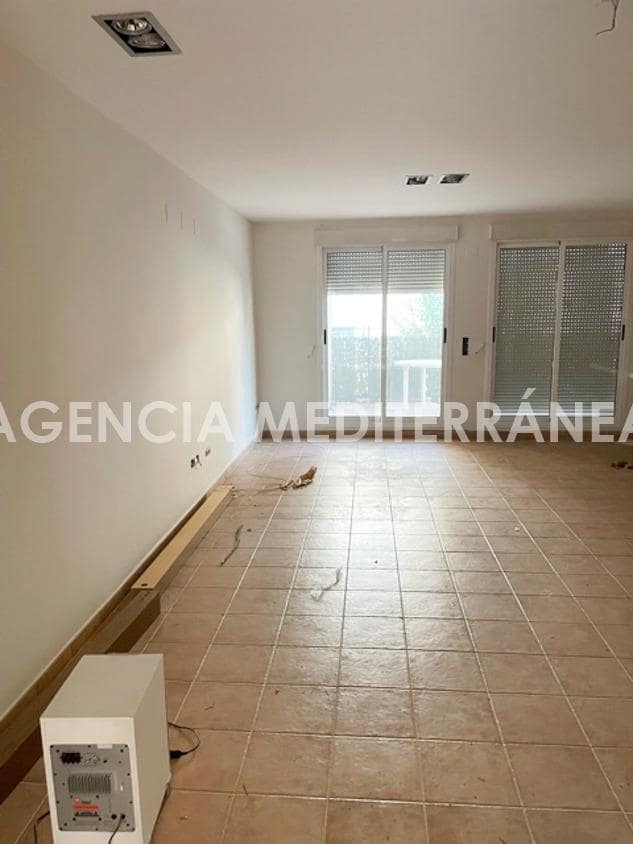 2 slaapkamer Rijtjeshuis te koop in Chiva met zwembad garage - € 190.000 (Ref: 9335042)