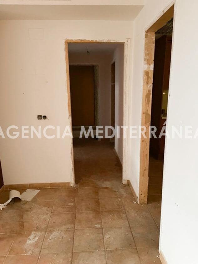 2 slaapkamer Rijtjeshuis te koop in Chiva met zwembad garage - € 190.000 (Ref: 9335042)