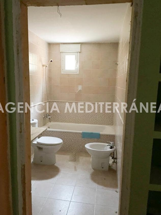 2 slaapkamer Rijtjeshuis te koop in Chiva met zwembad garage - € 190.000 (Ref: 9335042)