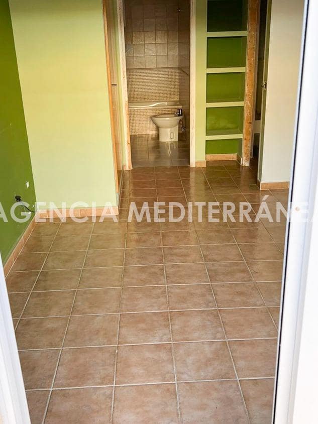 2 slaapkamer Rijtjeshuis te koop in Chiva met zwembad garage - € 190.000 (Ref: 9335042)