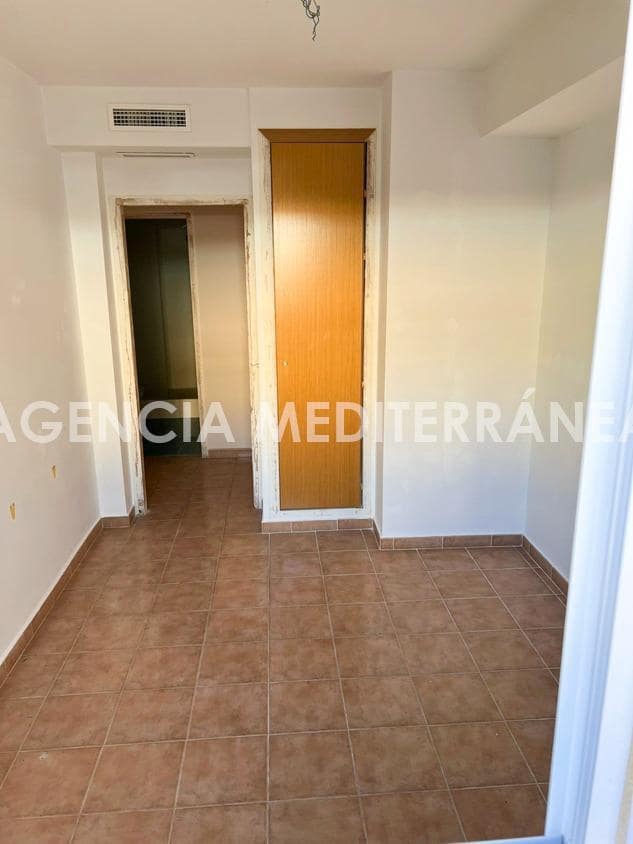 2 slaapkamer Rijtjeshuis te koop in Chiva met zwembad garage - € 190.000 (Ref: 9335042)