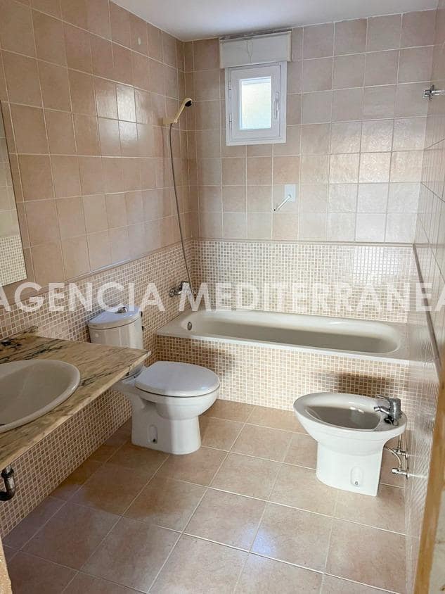 2 slaapkamer Rijtjeshuis te koop in Chiva met zwembad garage - € 190.000 (Ref: 9335042)