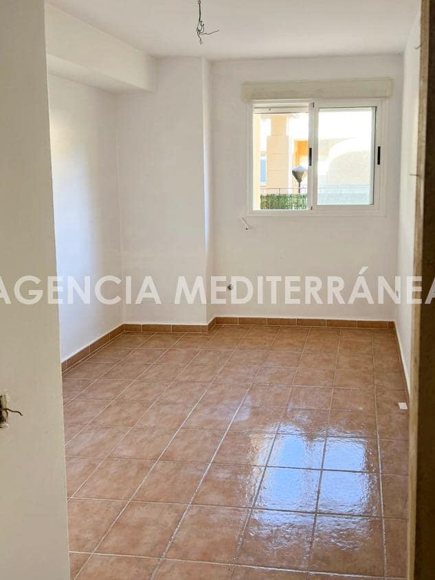 2 slaapkamer Rijtjeshuis te koop in Chiva met zwembad garage - € 190.000 (Ref: 9335042)