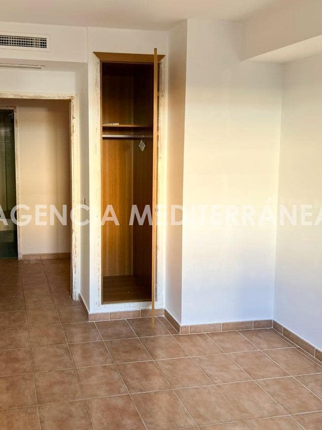 2 slaapkamer Rijtjeshuis te koop in Chiva met zwembad garage - € 190.000 (Ref: 9335042)