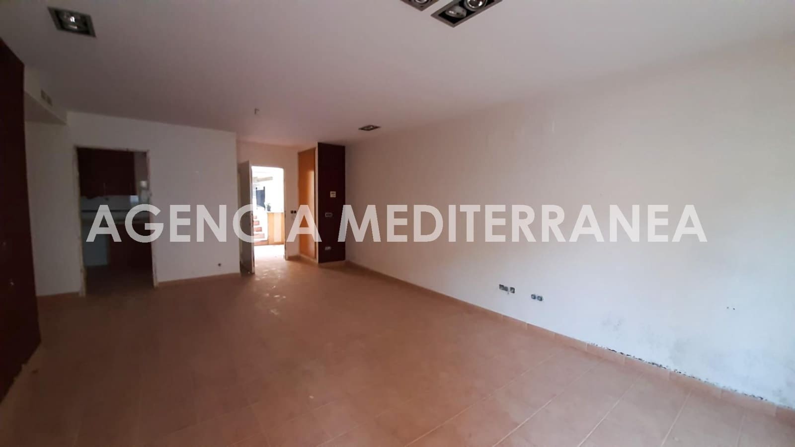 2 slaapkamer Rijtjeshuis te koop in Chiva met zwembad garage - € 190.000 (Ref: 9335042)