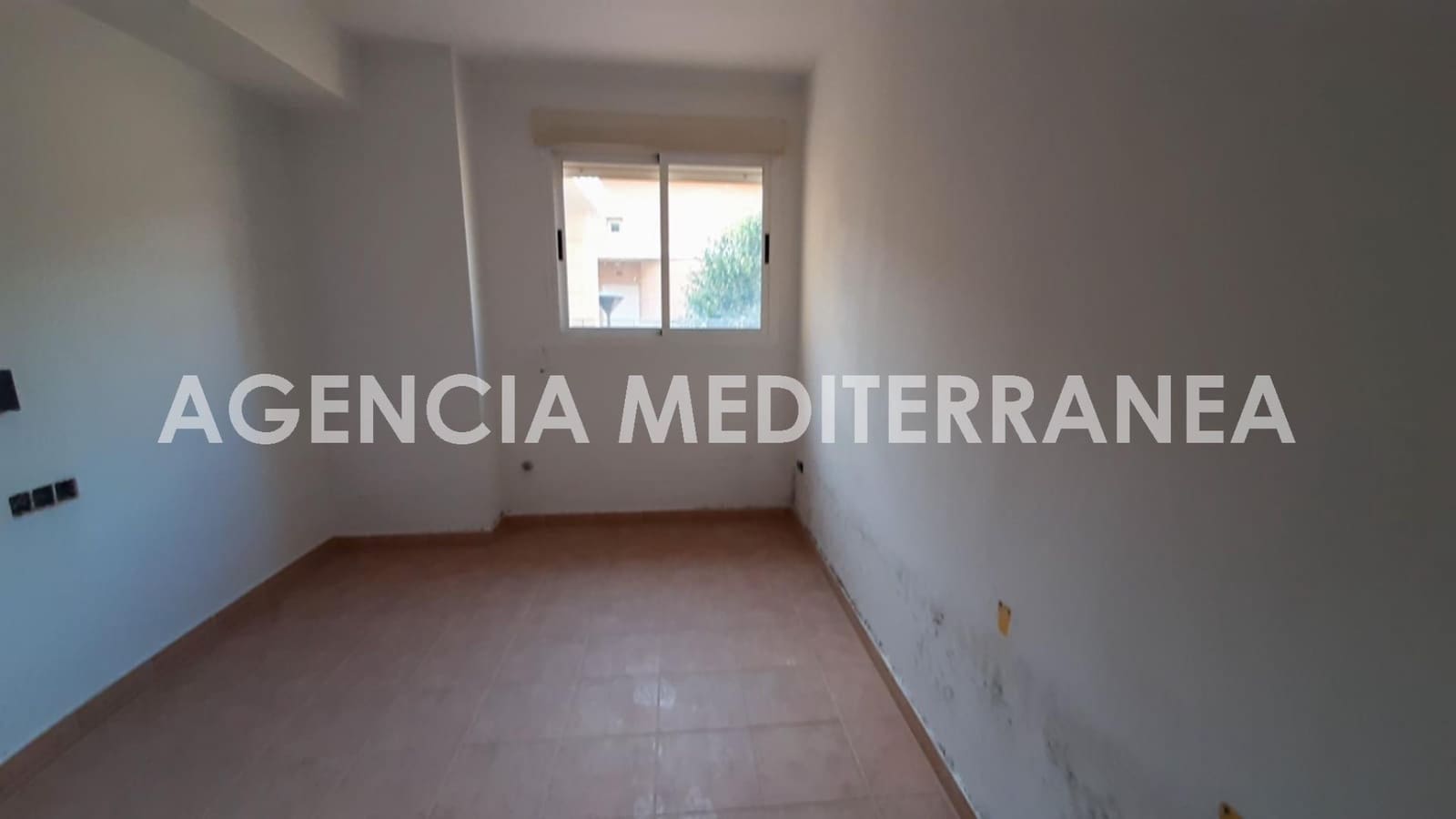 2 slaapkamer Rijtjeshuis te koop in Chiva met zwembad garage - € 190.000 (Ref: 9335042)