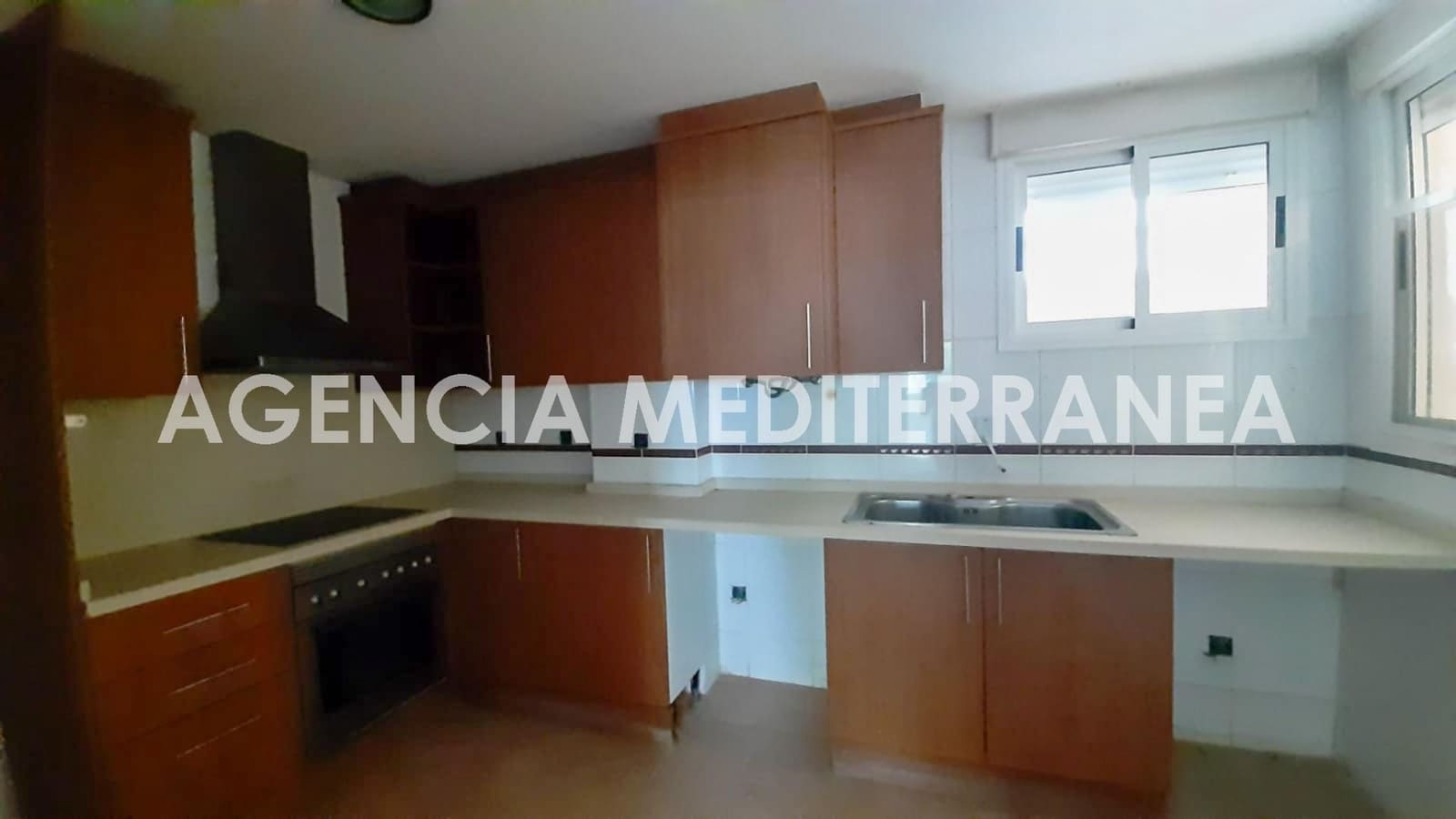 2 slaapkamer Rijtjeshuis te koop in Chiva met zwembad garage - € 190.000 (Ref: 9335042)