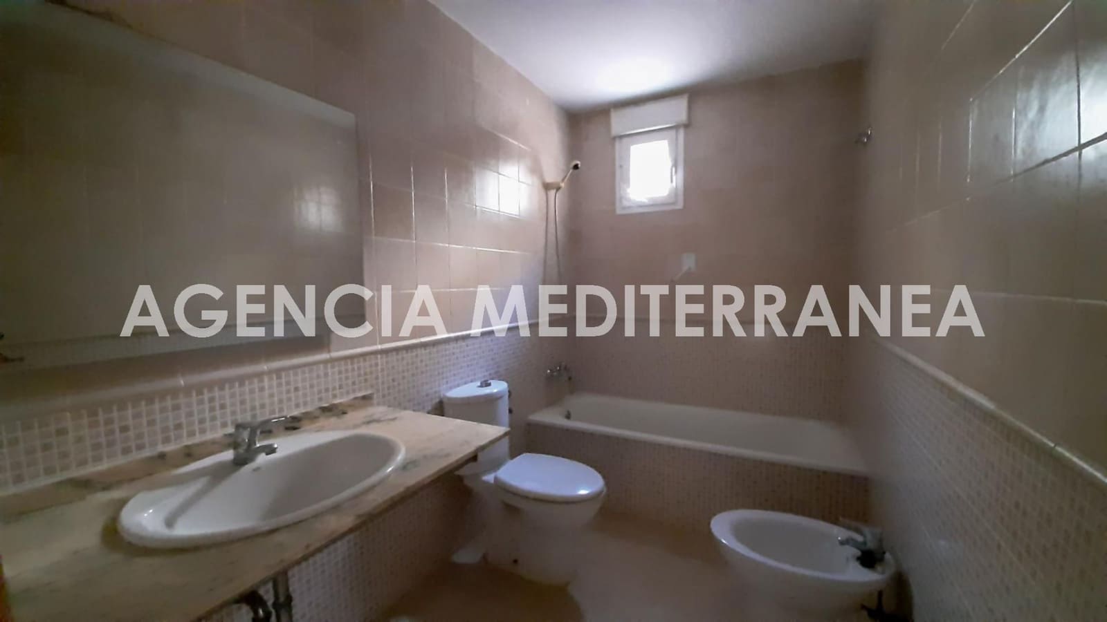 2 slaapkamer Rijtjeshuis te koop in Chiva met zwembad garage - € 190.000 (Ref: 9335042)