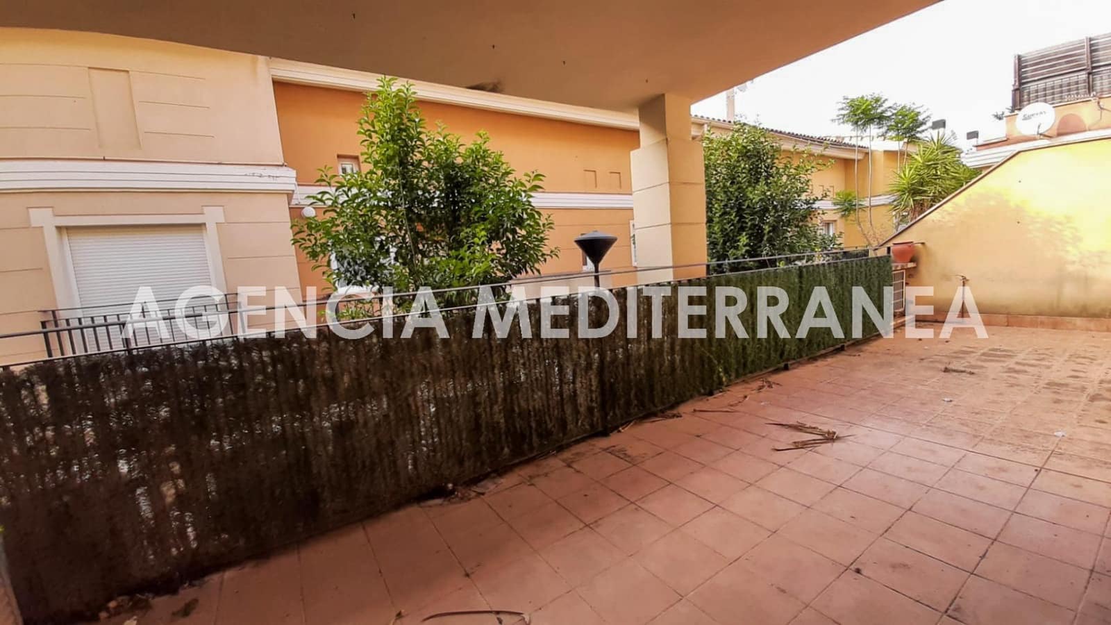 2 slaapkamer Rijtjeshuis te koop in Chiva met zwembad garage - € 190.000 (Ref: 9335042)