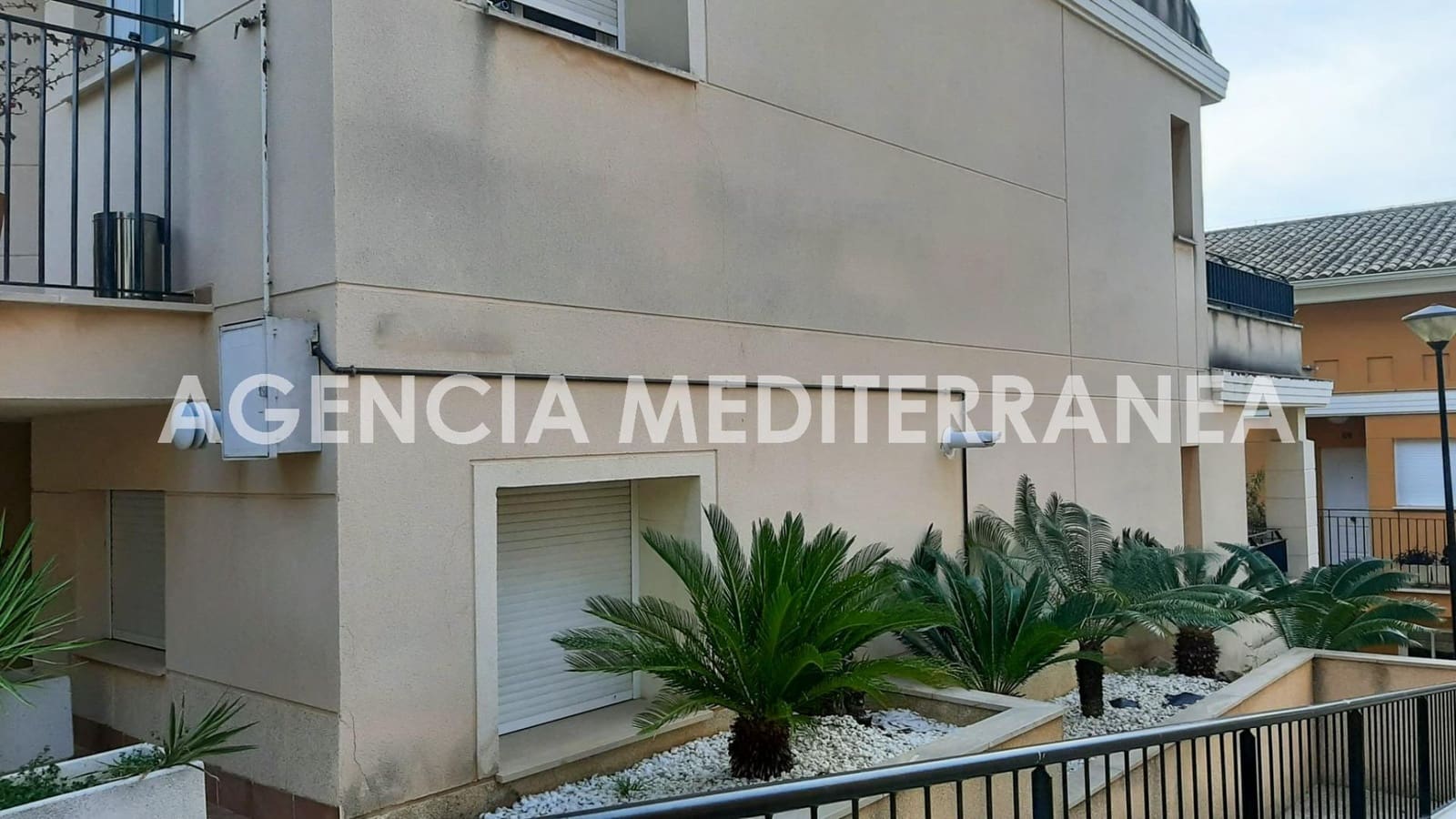 2 slaapkamer Rijtjeshuis te koop in Chiva met zwembad garage - € 190.000 (Ref: 9335042)