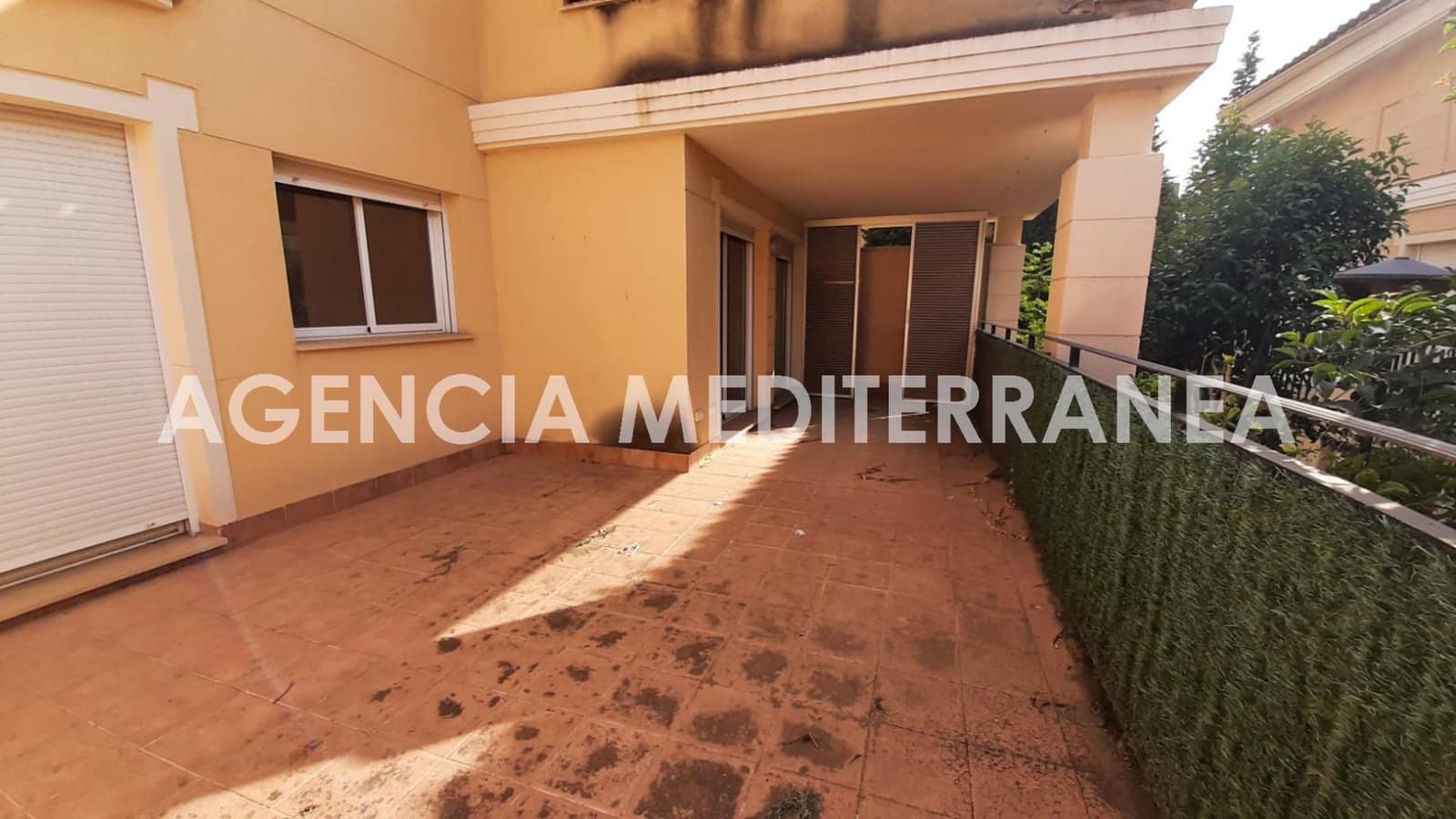 2 slaapkamer Rijtjeshuis te koop in Chiva met zwembad garage - € 190.000 (Ref: 9335042)