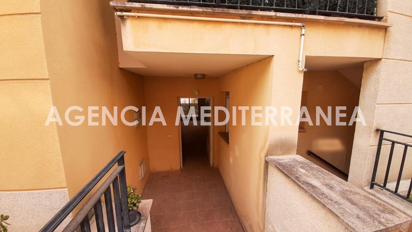 2 slaapkamer Rijtjeshuis te koop in Chiva met zwembad garage - € 190.000 (Ref: 9335042)