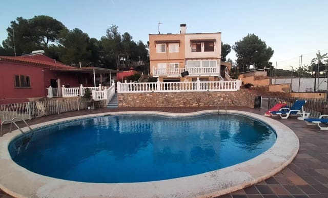 3 soverom Kjedet enebolig til salgs i Vilamarxant / Villamarchante med svømmebasseng garasje - € 250 000 (Ref: 9341284)