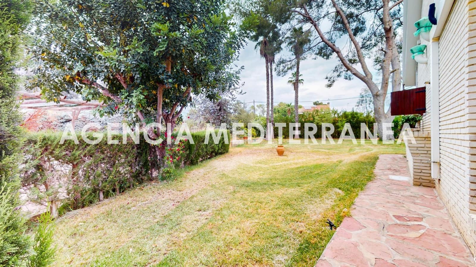 4 bedroom Villa for sale in Serra with pool - € 690,000 (Ref: 9383040)