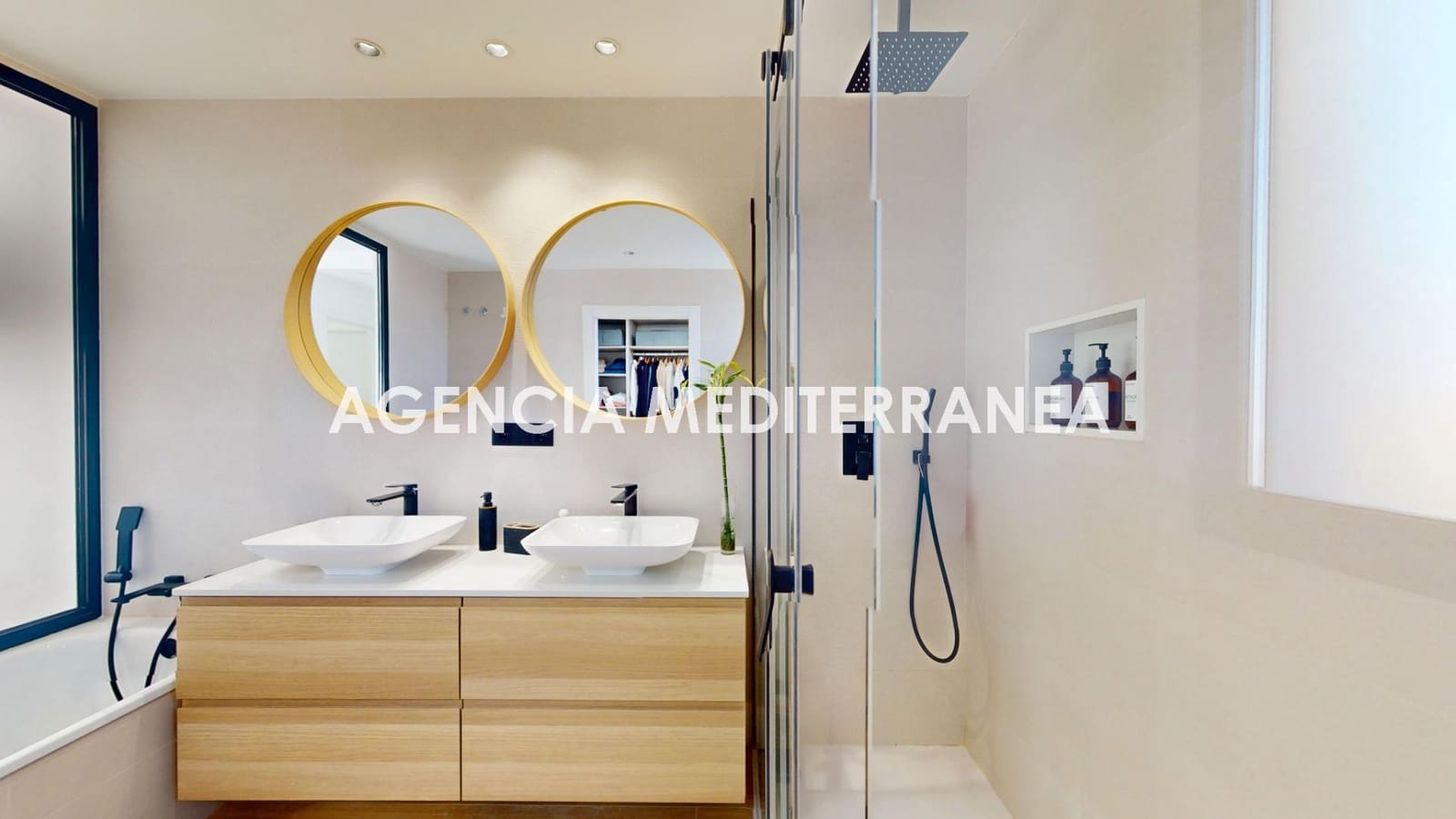 4 soveværelse Villa til salg i La Pobla de Vallbona med swimmingpool garage - € 789.000 (Ref: 9401185)