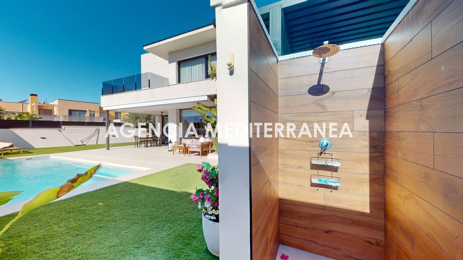 4 soveværelse Villa til salg i La Pobla de Vallbona med swimmingpool garage - € 789.000 (Ref: 9401185)