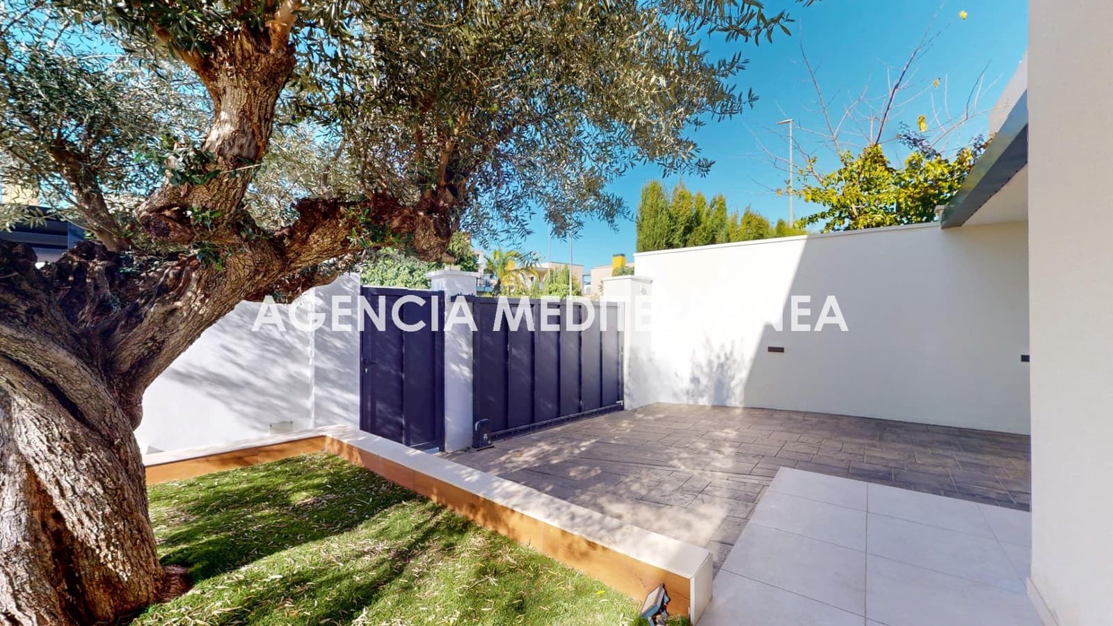 4 soveværelse Villa til salg i La Pobla de Vallbona med swimmingpool garage - € 789.000 (Ref: 9401185)