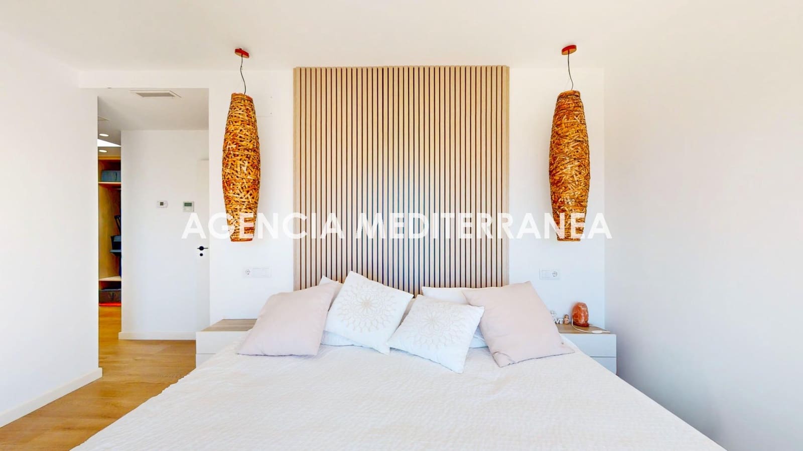 4 soveværelse Villa til salg i La Pobla de Vallbona med swimmingpool garage - € 789.000 (Ref: 9401185)