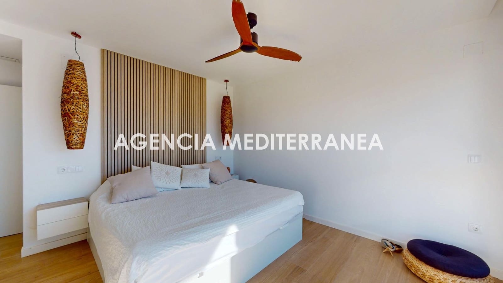 4 soveværelse Villa til salg i La Pobla de Vallbona med swimmingpool garage - € 789.000 (Ref: 9401185)