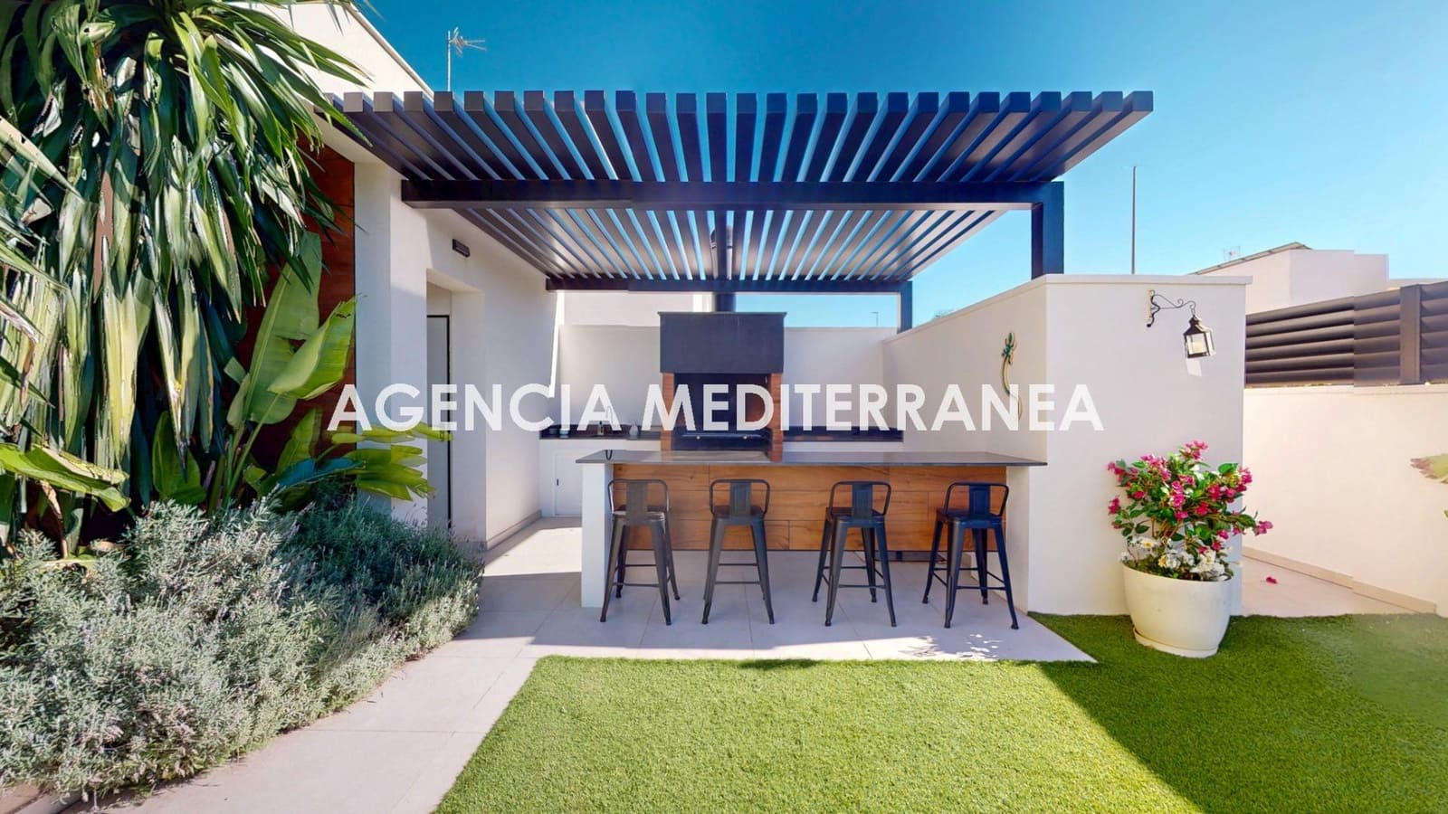 4 soveværelse Villa til salg i La Pobla de Vallbona med swimmingpool garage - € 789.000 (Ref: 9401185)