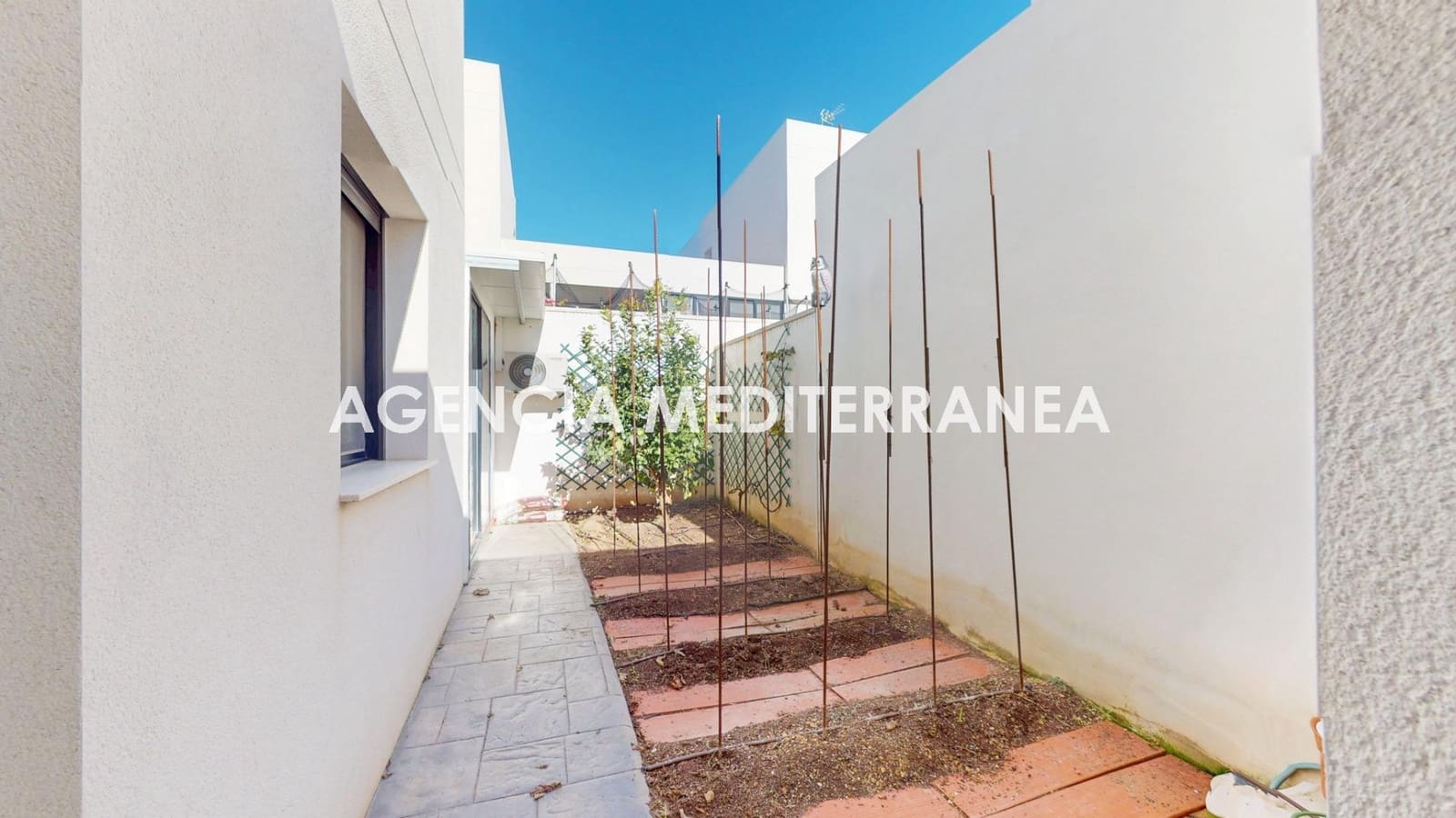 4 soveværelse Villa til salg i La Pobla de Vallbona med swimmingpool garage - € 789.000 (Ref: 9401185)