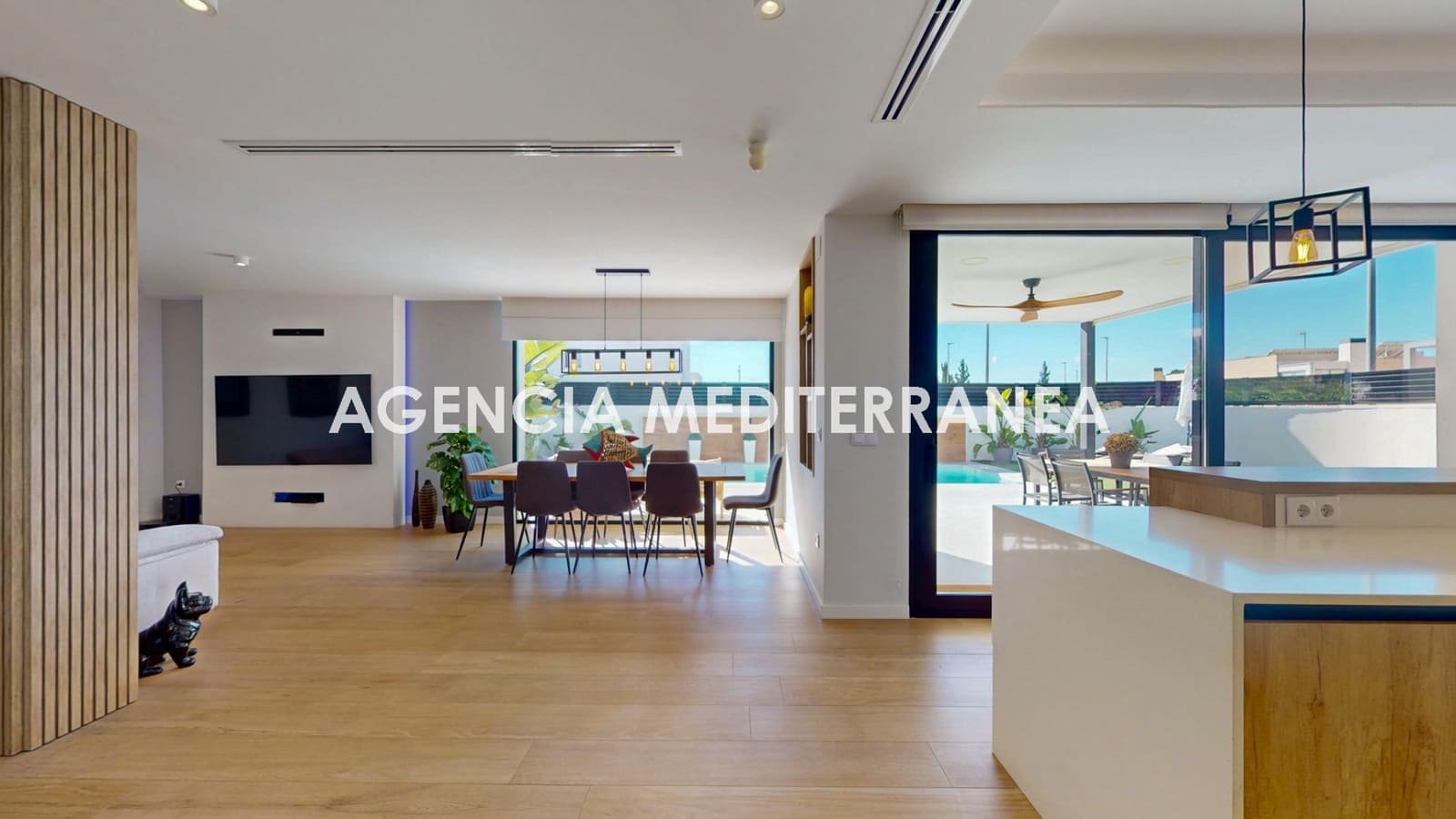 4 quarto Moradia para venda em La Pobla de Vallbona com piscina garagem - 789 000 € (Ref: 9401185)