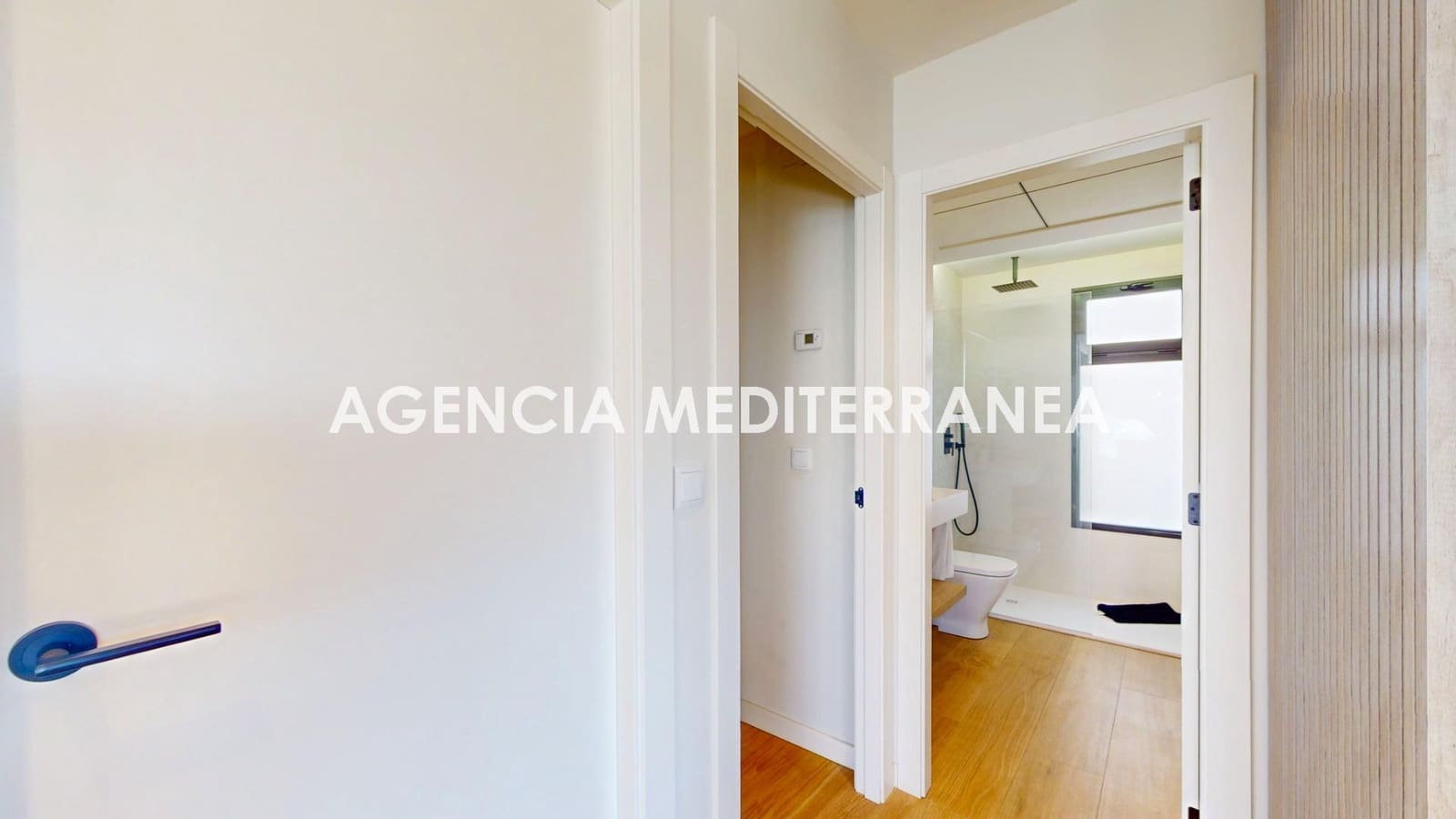 4 quarto Moradia para venda em La Pobla de Vallbona com piscina garagem - 789 000 € (Ref: 9401185)