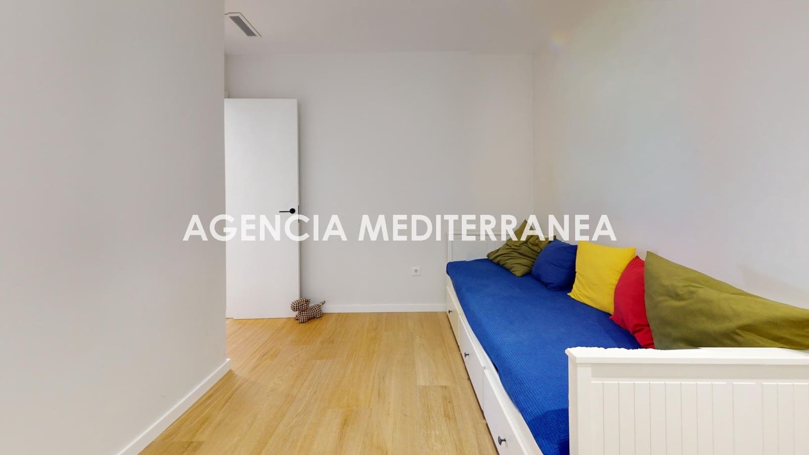 4 quarto Moradia para venda em La Pobla de Vallbona com piscina garagem - 789 000 € (Ref: 9401185)