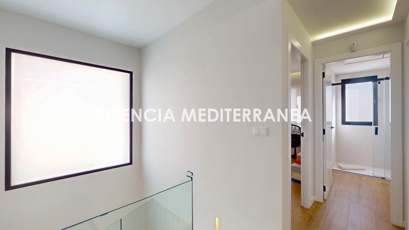 4 quarto Moradia para venda em La Pobla de Vallbona com piscina garagem - 789 000 € (Ref: 9401185)