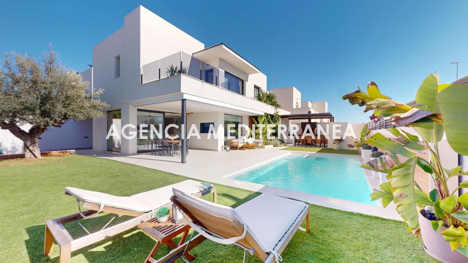 4 quarto Moradia para venda em La Pobla de Vallbona com piscina garagem - 789 000 € (Ref: 9401185)