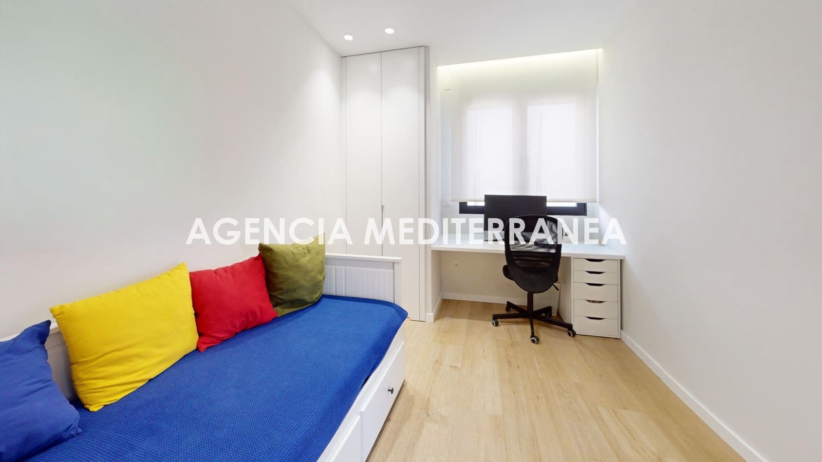 4 quarto Moradia para venda em La Pobla de Vallbona com piscina garagem - 789 000 € (Ref: 9401185)