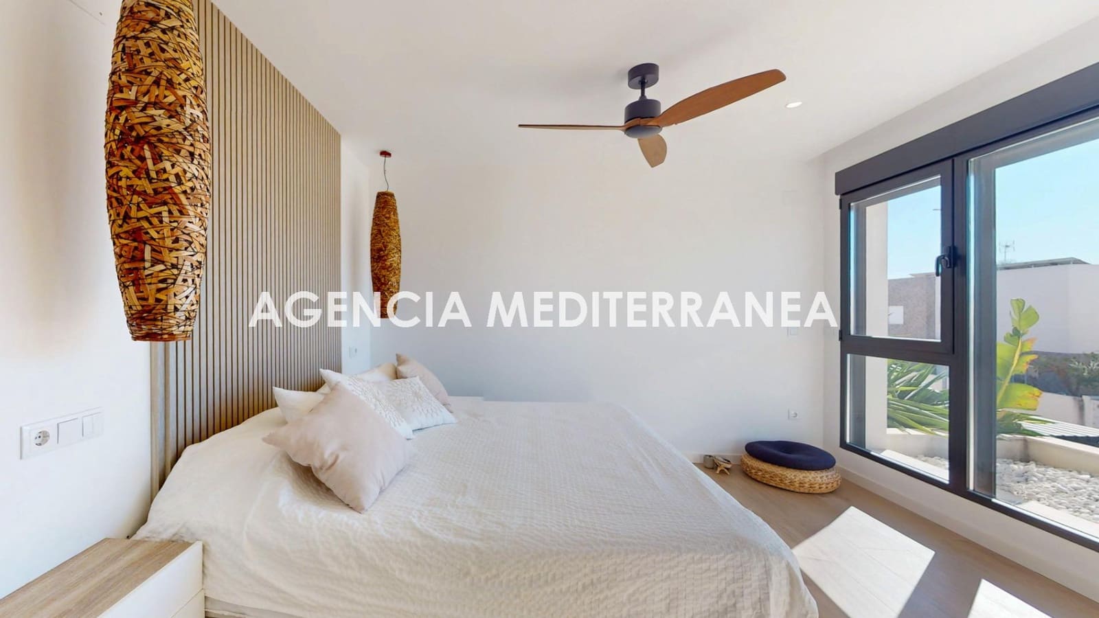 4 quarto Moradia para venda em La Pobla de Vallbona com piscina garagem - 789 000 € (Ref: 9401185)