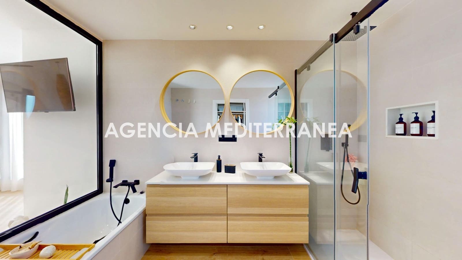 4 quarto Moradia para venda em La Pobla de Vallbona com piscina garagem - 789 000 € (Ref: 9401185)