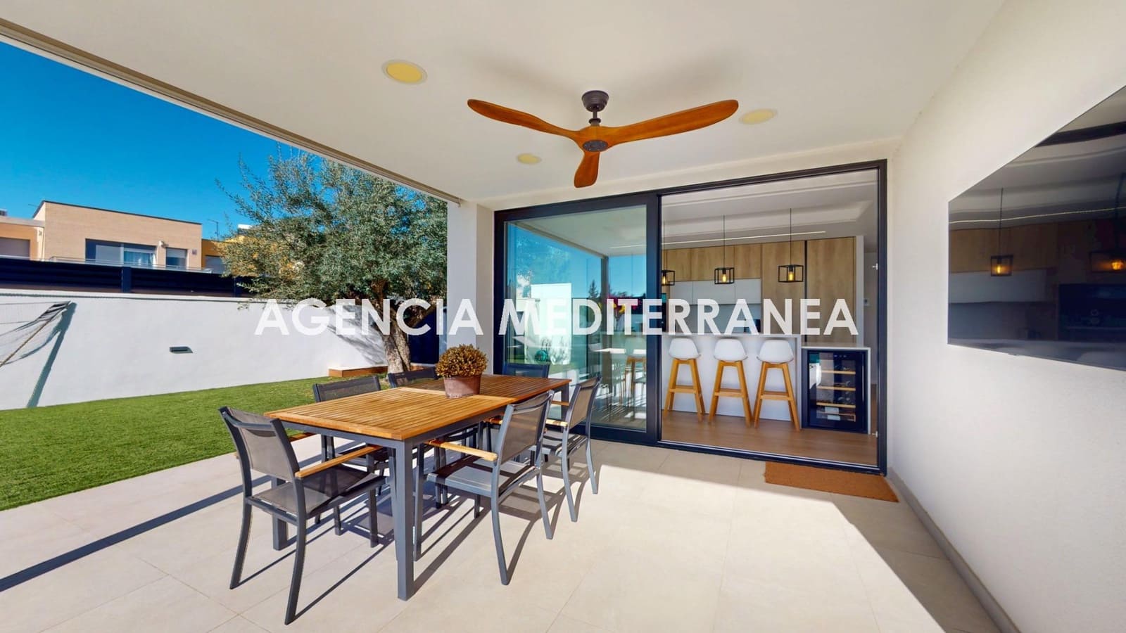 4 quarto Moradia para venda em La Pobla de Vallbona com piscina garagem - 789 000 € (Ref: 9401185)