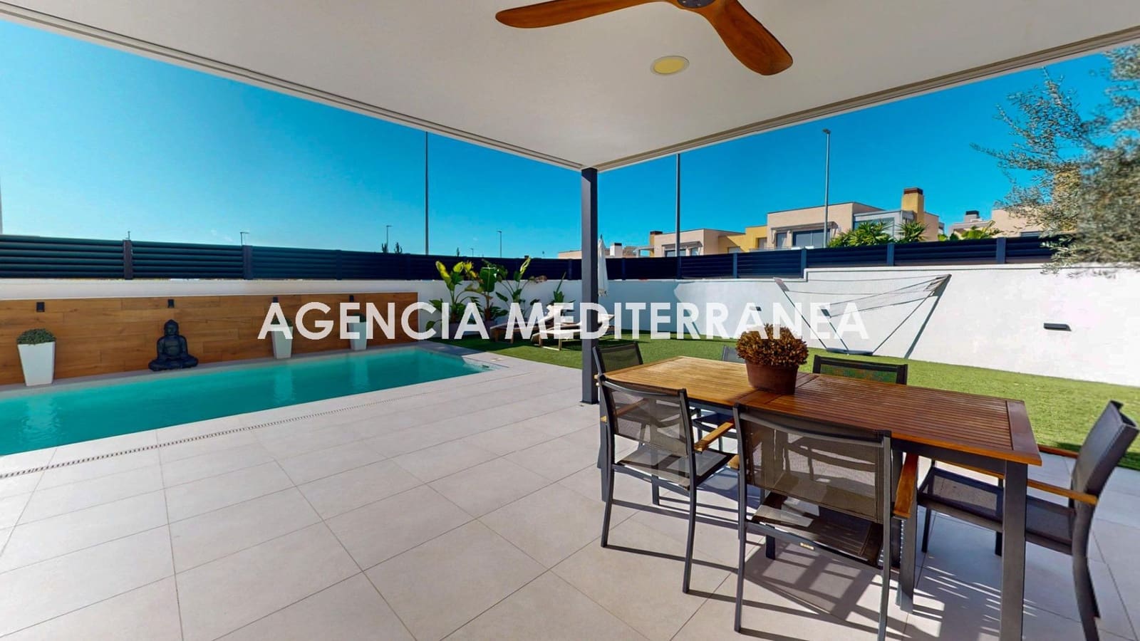 4 quarto Moradia para venda em La Pobla de Vallbona com piscina garagem - 789 000 € (Ref: 9401185)